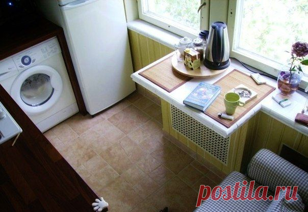 Кухонный стол на маленькой кухне. Варианты