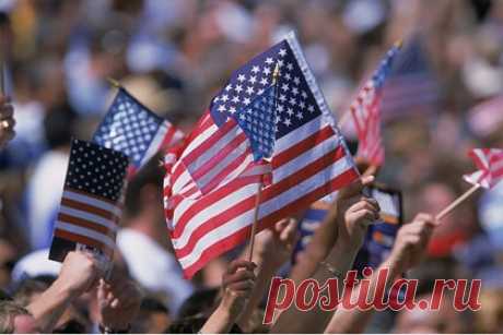 Стали известны признаки скорого краха США. Пять признаков свидетельствуют о том, что США идут к своему скорому краху. Об этом написал обозреватель The Washington Times Дон Федер. Первым признаком внутреннего уничтожения Америки эксперт назвал политику открытых дверей для мигрантов, вторым — безнаказанность преступников.