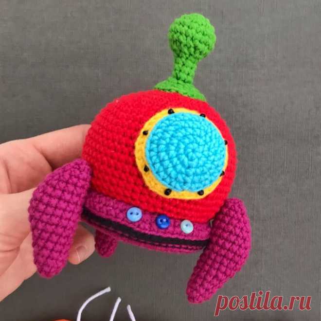 PDF Спутник крючком. FREE crochet pattern; Аmigurumi toy patterns. Амигуруми схемы и описания на русском. Вязаные игрушки и поделки своими руками #amimore - Космическая ракета, космолёт, космос, спутник.