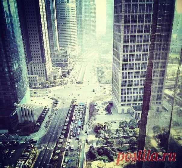 Тот, кто мечтает днём, осознаёт многие вещи, которые не видит тот, кто мечтает только ночью.