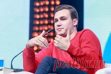 Популярный российский блогер показал забытые у него шпаргалки Собчак. Популярный российский блогер Николай Соболев (внесен Минюстом в реестр иноагентов) рассказал, что журналистка и телеведущая Ксения Собчак после интервью забыла у него шпаргалки от редакторов. Среди них были листы с вопросами и досье. Блогер признался, что его рассмешил текст досье.