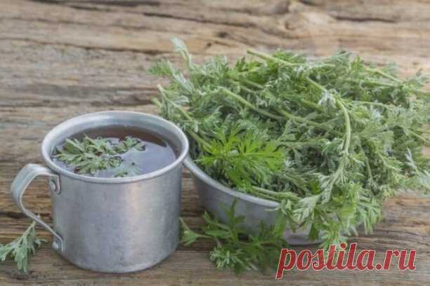 Больным суставам поможет полынь

Готовим полынное масло.

В литровую банку засыпать аптечную пачку измельченной полыни, залить любым растительным маслом, настаивать на солнце 40 дней, время от времени взбалтывая.
2-3 компресса на колени, спину, руки – и боли проходят.
Помогает также при аллергической сыпи – мазать эти участки кожи.