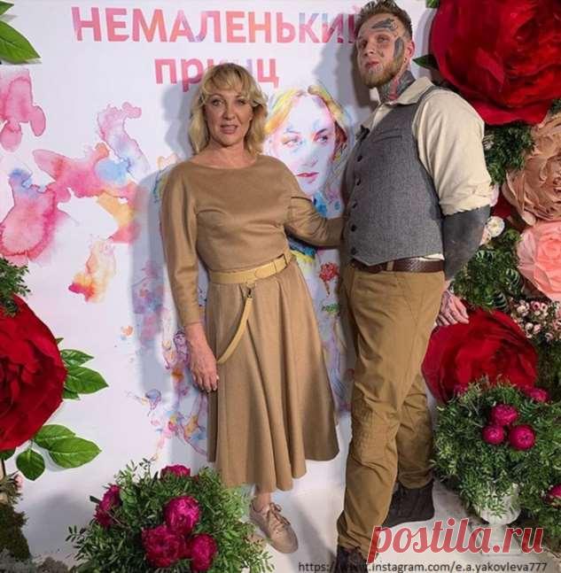 Сын Елены Яковлевой убирает лазером с лица татуировки | Краше Всех