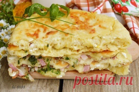 Сырные лепешки с разными начинками.