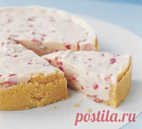 Рецепт чизкейка с клубникой и белым шоколадом.