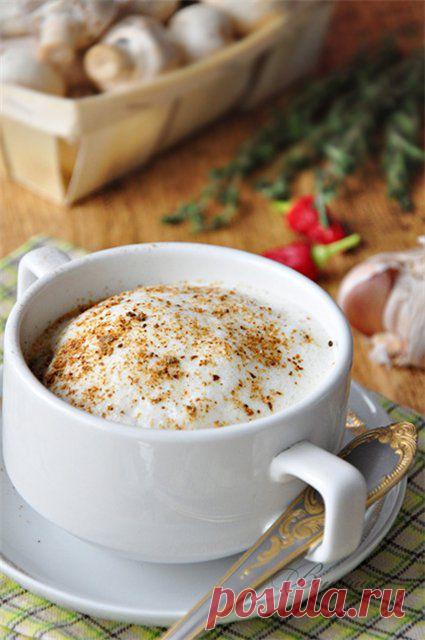 Суп-капучино из белых грибов и шампиньонов с воздушной пенкой.