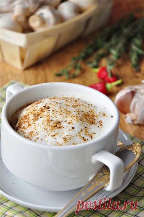 Суп-капучино из белых грибов и шампиньонов с воздушной пенкой.