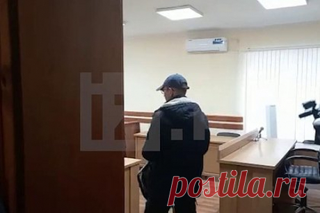 Подельники предполагаемой убийцы Дугиной признали в суде вину. В Пролетарском суде Тулы начался суд над подельниками гражданки Украины Натальи Вовк, предполагаемой убийцы российской журналистки Дарьи Дугиной. На скамье подсудимых Андрей Кузнецов и Александр Сучков. Им вменяется подделка документов. По данным следствия, в начале августа 2022 года они помогли Вовк.