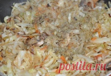 Мой коронный рецепт тушеной капусты без мяса, сколько не готовлю всегда мало | Дверь на кухню | Яндекс Дзен