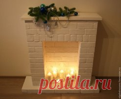 Новогодний фальш-камин с имитацией кирпичной кладки.
 Ольга Белоусова 		
 Необходимые материалы и инструменты:
1. Экструдированный пенополистирол (что-то вроде пенопласта) — 4 плиты толщиной 3 см (60х120см).
2. Клей универсальный, прозрачный для полистирола и пр.
3. Саморезы (2 см и 4 см), шуруповёрт/отвёртка.
4. Гофрокартон для кирпичиков (примерно 2-3 коробки среднего размера).
5. Эмаль акриловая белая полуматовая, для наружных и внутренних работ, без запаха (у меня банка 0,9 л, ушло меньше по