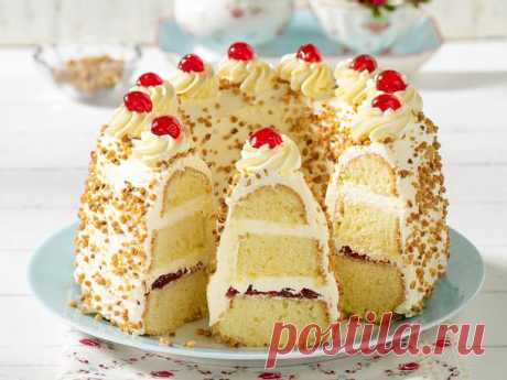 Frankfurter Kranz: So gelingt der Klassiker Frankfurter Kranz backen: Mit unserem Rezept gelingt der Klassiker aus lockeren Sandkuchen-Böden, Buttercreme und knusprigem Haselnuss-Krokant ganz leicht!