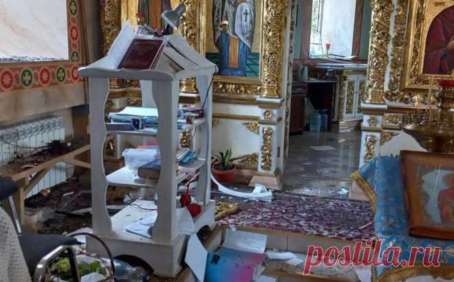 В РПЦ рассказали подробности удара ВСУ по храму в Новой Таволжанке. Храм Покрова Пресвятой Богородицы в селе Новая Таволжанка в Белгородской области получил серьезные повреждения в результате удара ВСУ во вторник, 19 августа, сообщили РБК в пресс-службе Белгородской епархии.