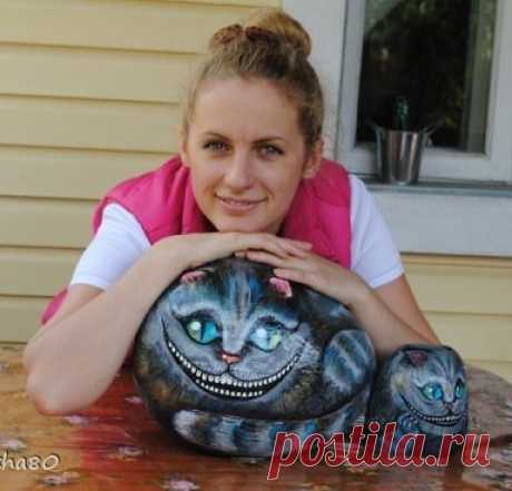 Роспись камня "Чеширский кот"