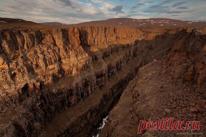 «Каньон в верховьях реки Хикикаль. Плато Путорана.» — карточка пользователя tamara.tamrikoo в Яндекс.Коллекциях