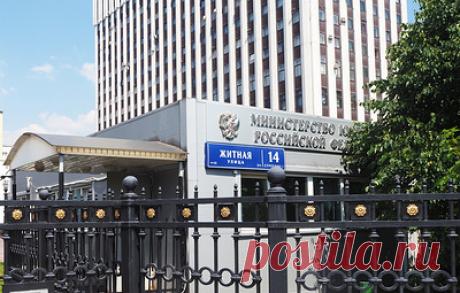 Четыре организации добровольно вошли в реестр СМИ-иноагентов. Речь идет о юридических лицах ООО "Альтаир 2021", ООО "Вега 2021", ООО "Главный редактор 2021" и ООО "Ромашки монолит", отметили в Минюсте