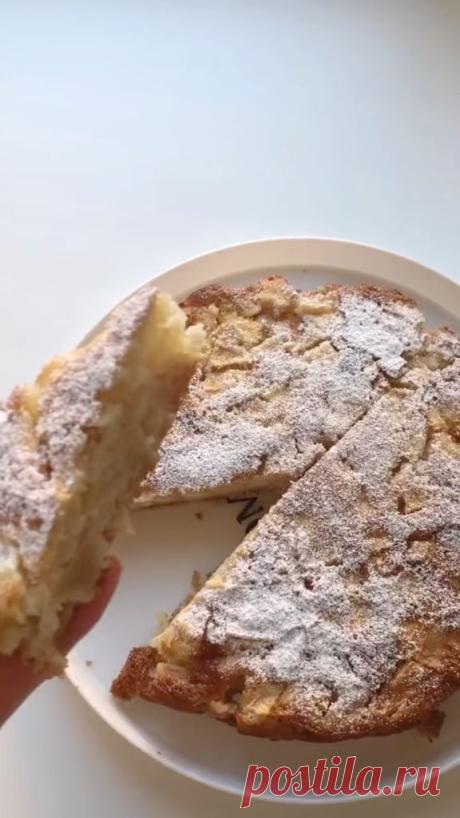 tatty_antonova в Instagram: "Очень простой и вкусный пирог 🥧 #манникрецепт #манникнакефире #пирогсяблоками #пирогидомашние #рецепты"