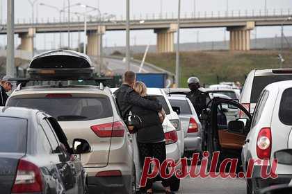 В очереди на Крымском мосту скопилось больше трех тысяч машин