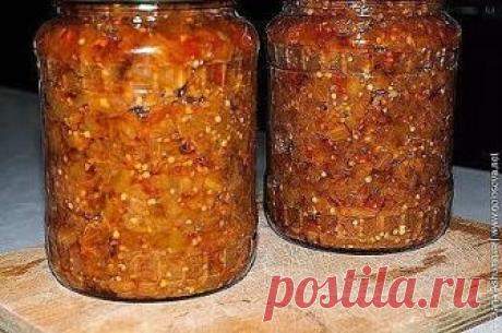 ТОП-8 САМЫХ БОМБОВЫХ ВКУСНЕЙШИХ РЕЦЕПТОВ ИЗ БАКЛАЖАН!
1. Рецепт - закуска из баклажан по-армянскиДля армянского угощения баклажаны (7кг) нарезают со-ломкой, солят и кладут под гнет на ночь. На утро подготов-ленные баклажаны поджаривают по частям на сковороде (как картошку), смешивают с отдельно поджаренным репчатым луком (2 кг), также шинкованным соломкой, заправляют измельченным чесноком (100 г), солью, готовой смесью хмели-сунели (по вкусу) и полчаса тушат, помешивая мас...