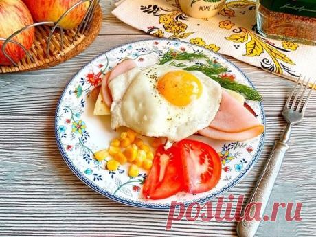 Немецкий теплый сэндвич «Крепкий Макс»Ингредиенты: - Хлеб деревенский – 1 кусок. - Ветчина – 3 тонких ломтика. - Яйцо куриное – 1 шт. - Сливочное масло – 30 г. - Сыр Российский – 40 г. - Горчица – по вкусу.Приготовление:1. На сковороде разогреть сливочное масло. 2. Ломтик деревенского хлеба должен быть достаточно большим. Выложите хлеб на сковороду и обжаривайте до тех пор, пока он не зарумянится.  3. Посл...