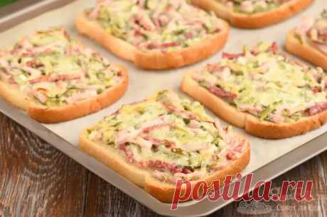 Горячие бутерброды, которые вас точно удивят способом приготовления и вкусом
304