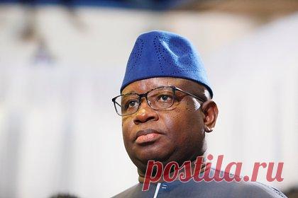 США обвинили в попытке вмешаться в выборы в Сьерра-Леоне. Президент Сьерра-Леоне Джулиус Маада Био заявил, что США пробовали заставить его вмешаться в процесс подсчета голосов во время президентских выборов в июне. В ходе выступления в Американском университете в Вашингтоне Био рассказал, что избирательная комиссия Сьерра-Леоне (ECSL) провела все необходимые расчеты.