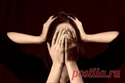 Как избавиться от плохих мыслей

1) Техника — отрезание
Как только вы почувствовали, что в ваше сознание закралась негативная мысль, просто отрежьте её. Не надо её анализировать, спорить, не надо защищаться от неё — Просто отрежьте её от себя и на её место поставьте что — то другое. И ключевой принцип здесь, вы должны сделать это немедленно, в то самое мгновение, как только почувствовали ту самую мысль.

2) Техника — Преувеличение
Как только вы обнаружили у себя негативную...