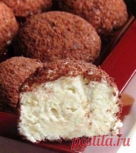 5 рецептов невероятно вкусных творожных десертов 
Шикарные варианты протеиновых перекусов! 
 
1.Мороженое из творога с персиком - нежное удовольствие! 
 
На 100грамм - 102 ккал 
Белки - 6 
Жиры - 3 
Углеводы - 15 
 
 Ингредиенты: 
 
• 150 г обезжиренного творога 
• 4-5 ст. л. натурального йогурта 
• 2 банана 
• 1 персик (груша/нектарин/ягоды и т.д.) 
• 1 ст. л. меда (если хочется, чтобы было очень сладко) 
 
Приготовление: 
 
1. Взбить творог с йогуртом в блендере. Если тв...