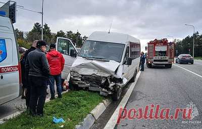 В Севастополе в ДТП пострадали подросток и две женщины. В аварии столкнулись рейсовый микроавтобус и легковой автомобиль