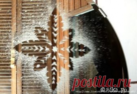 Создание снежинок с помощью зубной пасты.