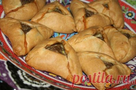 Эчпочмаки на бездрожжевом тесте с сочной начинкой из говядины и кабачка.