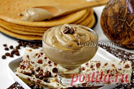 Заварной кофейный крем  Готовим заварной кофейный крем 
Предлагаю приготовить отличный заварной крем. Такой крем получается с ощутимым кофейным ароматом, поэтому понравится любителям кофе. Крема получается довольно много и из данного количества ингредиентов крем можно использовать для прослаивания большого торта.  
Также такой крем можно использовать для начинки трубочек, эклеров, песочных корзинок.