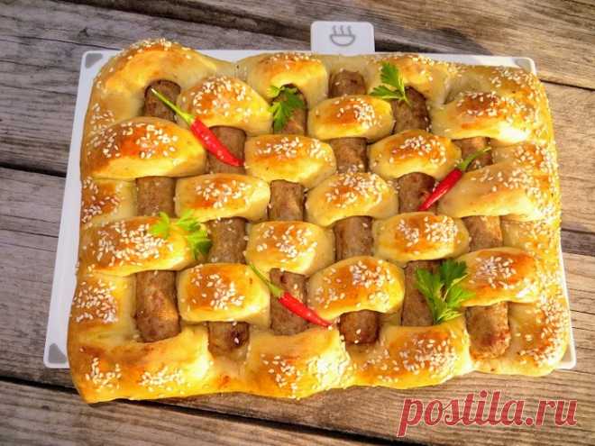 Для этого рецепта берите свои любимые сосиски Чудо-пирог! Еще этот рецепт можно назвать – сосиска в тесте для всей семьи! Получается красиво, аппетитно и очень вкусно! Приготовить легко!В тесто будем добавлять сухой чеснок и орегано. Будет очень ароматным...