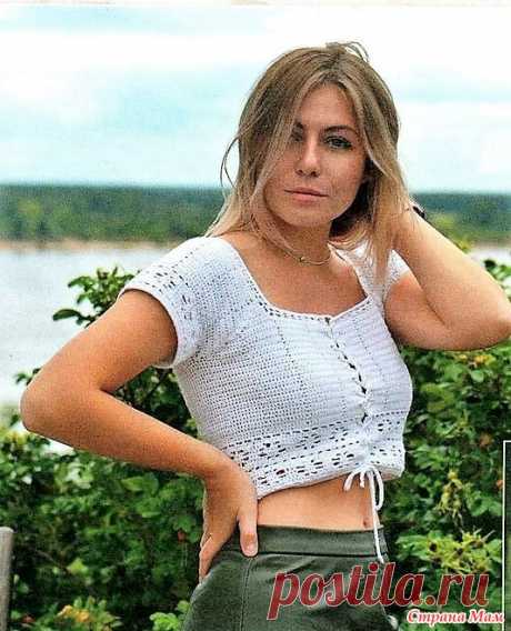Укороченный белый топик. Вяжем крючком №8 2023г