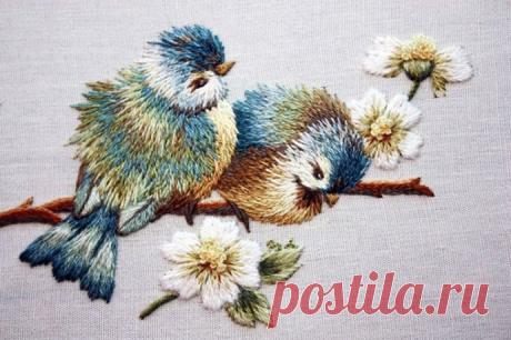 ​Вышивка гладью Вышивка гладьюЭто искусство создавать из нитки живые картины, где простая ткань превращается в поле цветов, лёгкий утренний пейзаж или трогательную зарисовку из жизни.
Здесь нет чёткого деления на крестики &mdash; только мягкие, аккуратно расположенные стежки, которые ложатся в одну...