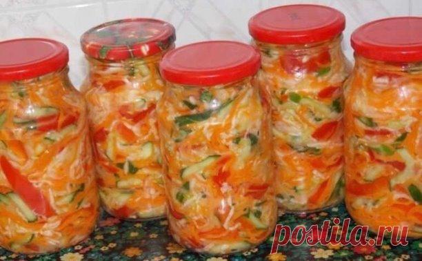 ВКУСНЕЙШИЙ САЛАТ! СТОИТ ПОПРОБОВАТЬ!
Ингредиенты для этого вкусного и простого блюда:
1 кг капусты
1 кг моркови
1 кг лука
1 кг болг. перца
1 кг помидоров
1 кг огурцов
5 ч. л. соли
5 ст. л. сахара
1 ст.раст.масла
1 ст.уксуса 9 %
чеснок по желанию


Приготовление:
Все нарезать соломкой, залить маслом, уксусом, засыпать песком и солью, перемешать и дать настояться 1 час.
Поставить варить,после того, как закипит, варить не больше 10 минут.
Разложить по банкам равномерно с маринадом. Закатать.