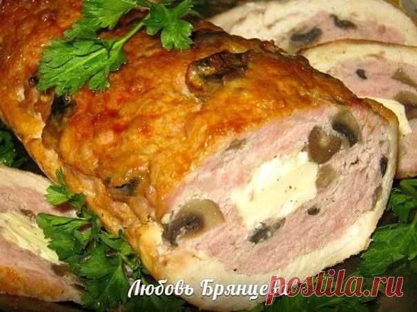 Рулет «Банкетный» с грибами и сыром.