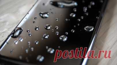 IT-эксперт Кравцов пояснил, что делать с утонувшим в воде телефоном. Для некоторых смартфонов попадание в воду на короткое время не повлечёт за собой последствий, рассказал в беседе с RT член cовета директоров компаний «НТЦ ИТ РОСА» и «Рутек» Сергей Кравцов. Читать далее