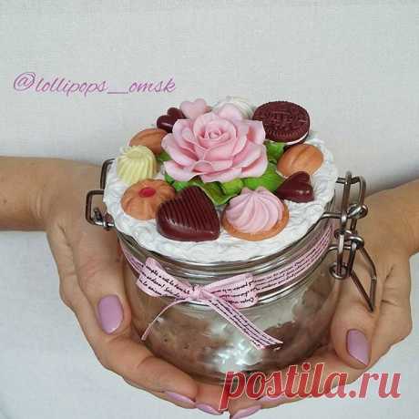 Цветы и вкусняшки для себя любимой. Или для подруги. Или для мамы.
Беспроигрышный подарок по любому поводу💖🎁🌹🌹🌹🍰🍦🍩
#девочкипоймут ✔Продана, повтор 1000 руб.