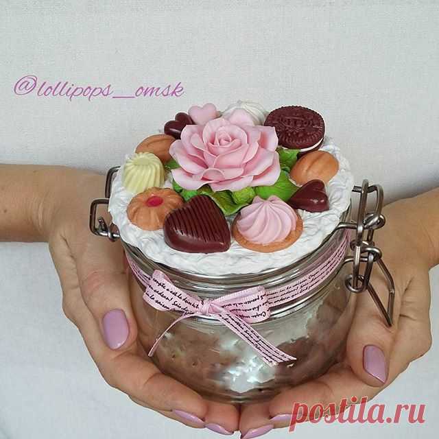 Цветы и вкусняшки для себя любимой. Или для подруги. Или для мамы.
Беспроигрышный подарок по любому поводу💖🎁🌹🌹🌹🍰🍦🍩
#девочкипоймут ✔Продана, повтор 1000 руб.
