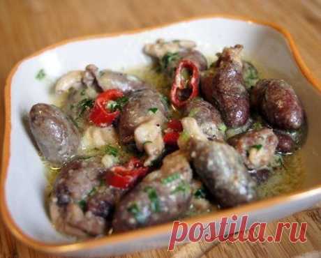 Острые куриные сердечки тушеные в сливках
