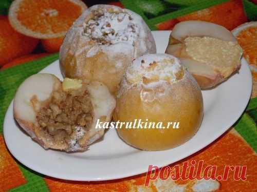 Печеные яблоки с творожной и ореховой начинкой
