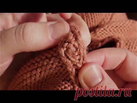 Как вывязать симметричное отверстие под маленькую пуговицу | Вяжем планку кардигана спицами