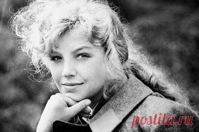 «Нет минусов, святой человек». Как Ольга Остроумова шла к своему счастью Знаменитая актриса, запомнившаяся всему Союзу по роли Жени Комельковой в ленте «... А зори здесь тихие», отмечает семидесятилетие.