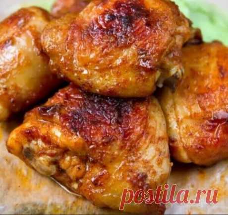 Куриные бедра, жареные со вкусом шашлыка
Изумительно вкусный рецепт. Сегодня на ужин сделала, и жалею что раньше мне не попадался, все съели моментально, но теперь буду готовить постоянно,... т.к. возле дома шашлычная и каждый вечер соблазны запахами шлет,НО теперь есть у нас ответ на их завораживающие Запахи. 
Ингредиенты и способ приготовления смотрите на нашем сайте https://superhozyaka.ru/recipes/120919/kurinye-bedra-so-vkusom-shashlyka.html?t=1945