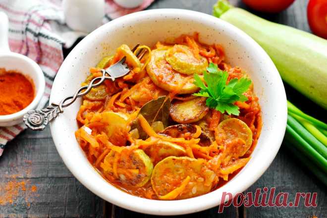 Кабачки, как готовит моя мама – нереально вкусно (рецепту уже лет 30, но я теперь тоже так делаю, и никак не надоест) - Женский журнал Эти кабачки – абсолютный летний фаворит в нашей семье. Так всегда готовила мама, теперь и я тоже. Блюдо очень простое и вкусное, можно подать как гарнир или самостоятельную...