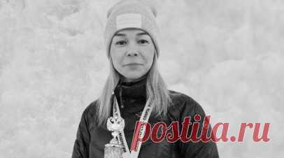 «До сих пор не верим»: чемпионка России по ледолазанию Власова скончалась от последствий укуса клеща. Чемпионка России по ледолазанию Алёна Власова скончалась на 36-м году жизни. В Федерации альпинизма страны её назвали лидером сборной прошлого сезона и пообещали оказать всю необходимую поддержку семье погибшей. У спортсменки остались супруг и десятилетняя дочка. Причиной смерти стали осложнения после укуса клеща в июне. Она три месяца провела на аппарате ИВЛ в состоянии, близком к коме.…