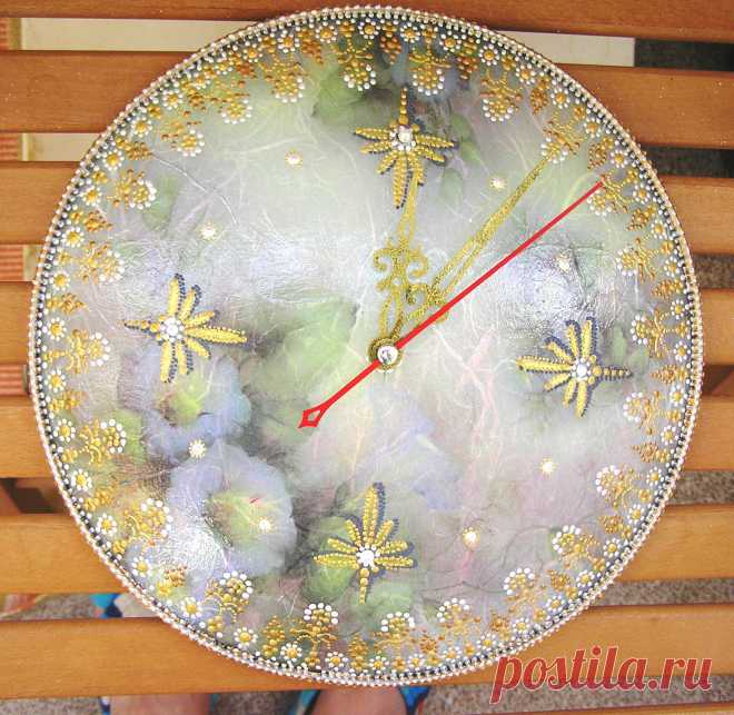 Часы - стеклянная крышка
Декупаж+точечная роспись.