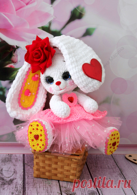 PDF Заинька Стеша крючком. FREE crochet pattern; Аmigurumi animal patterns. Амигуруми схемы и описания на русском. Вязаные игрушки и поделки своими руками #amimore - большая зайка из плюшевой пряжи, плюшевый заяц в платье, зайчик, кролик, зайчонок, крольчонок.