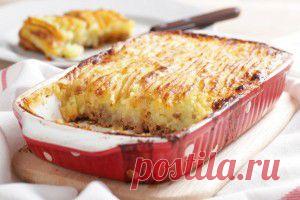 Картофельная запеканка с фаршем и томатным соусом