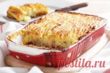 Картофельная запеканка с фаршем и томатным соусом